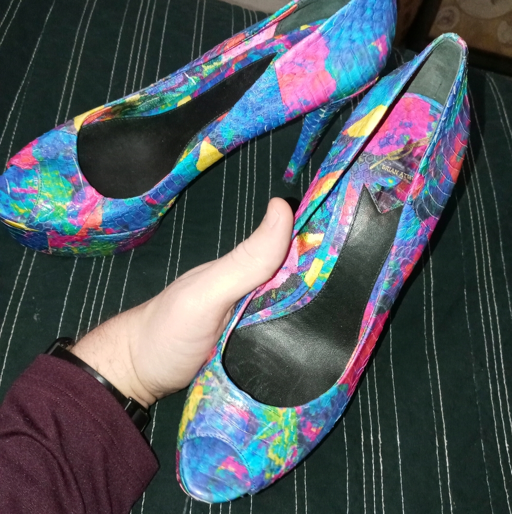 Brian Atwood "Rainbow Snake" silk lined pumps - Picture 3 of 9